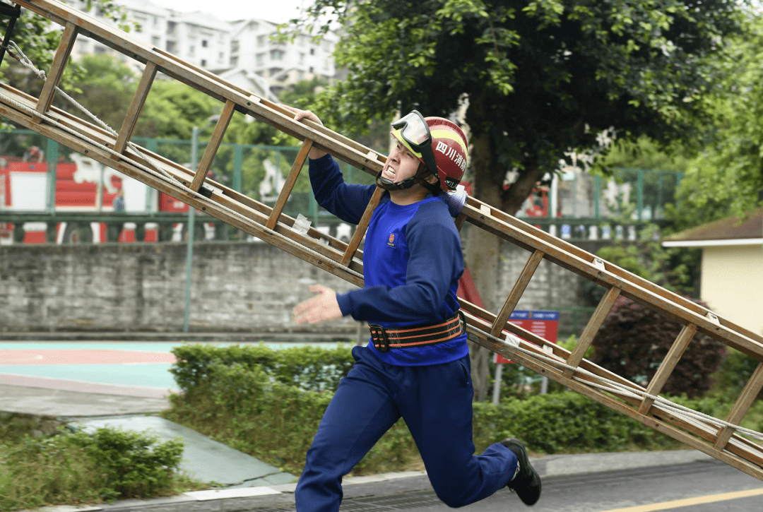 关于电竞邀请赛，渝州闪电队与剑门玄武队读秒扳平，体能对抗拉满！细节处理更胜一筹的信息