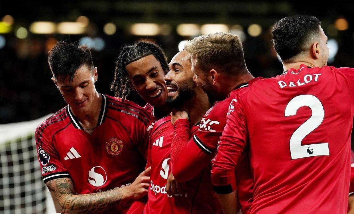 包含西亚卡姆在曼联比赛中突破纪录,关键助攻引发热议!的词条 包含西亚卡姆在曼联比赛中突破纪录,关键助攻引发热议!的词条