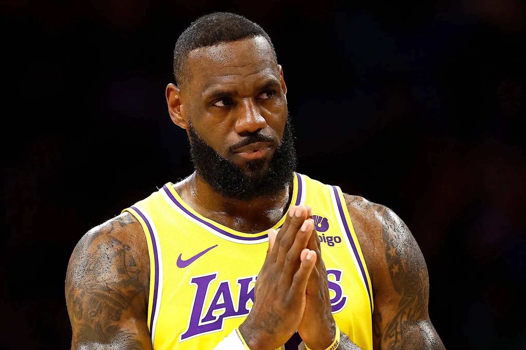 詹姆斯在日本队比赛中逆转，赛况扑朔迷离引发热议！的简单介绍